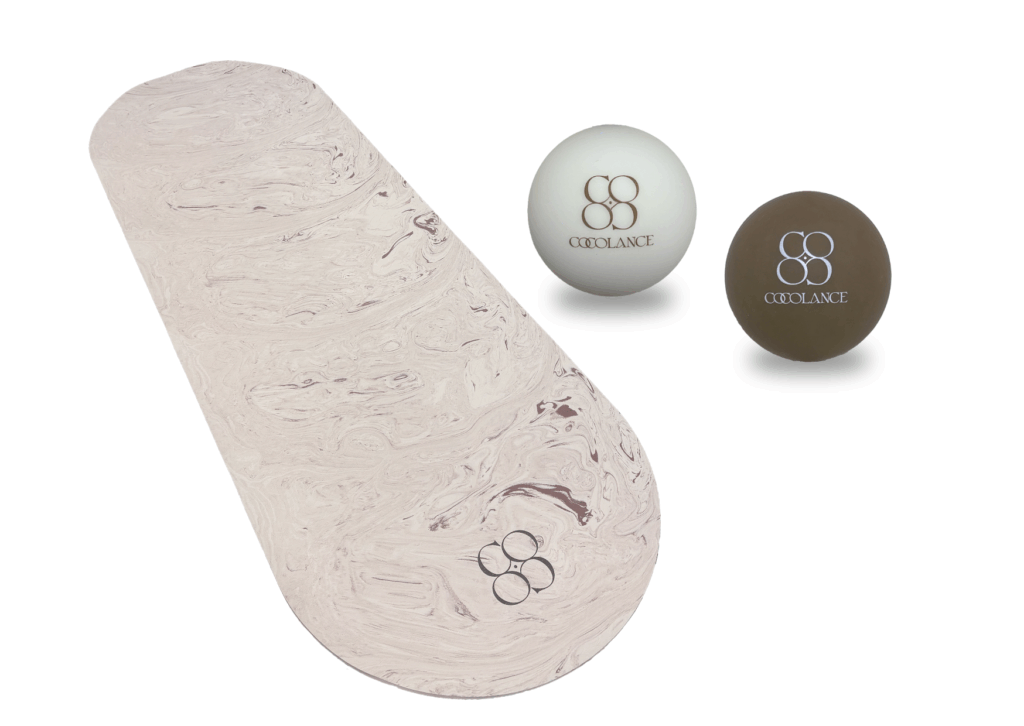 COCOLANCEのピラティスマットとマッサージボールの写真①