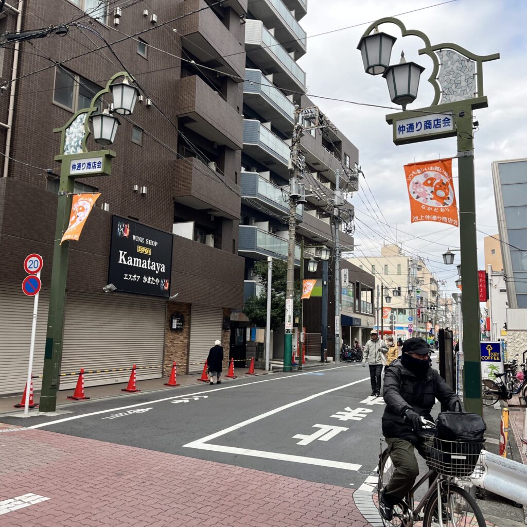 5. 右手に曲がります。